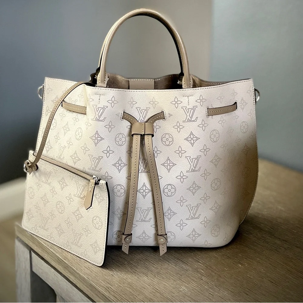 Louis Vuitton Mahina Girolata Galet - Picture 2 of 2